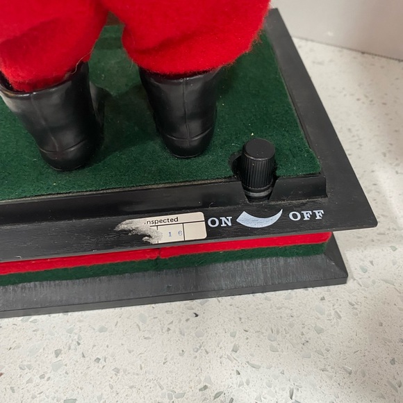 Vintage 1993 Santa’s Workshop Lighted Musical by Holiday Creations - Picture 10 of 14